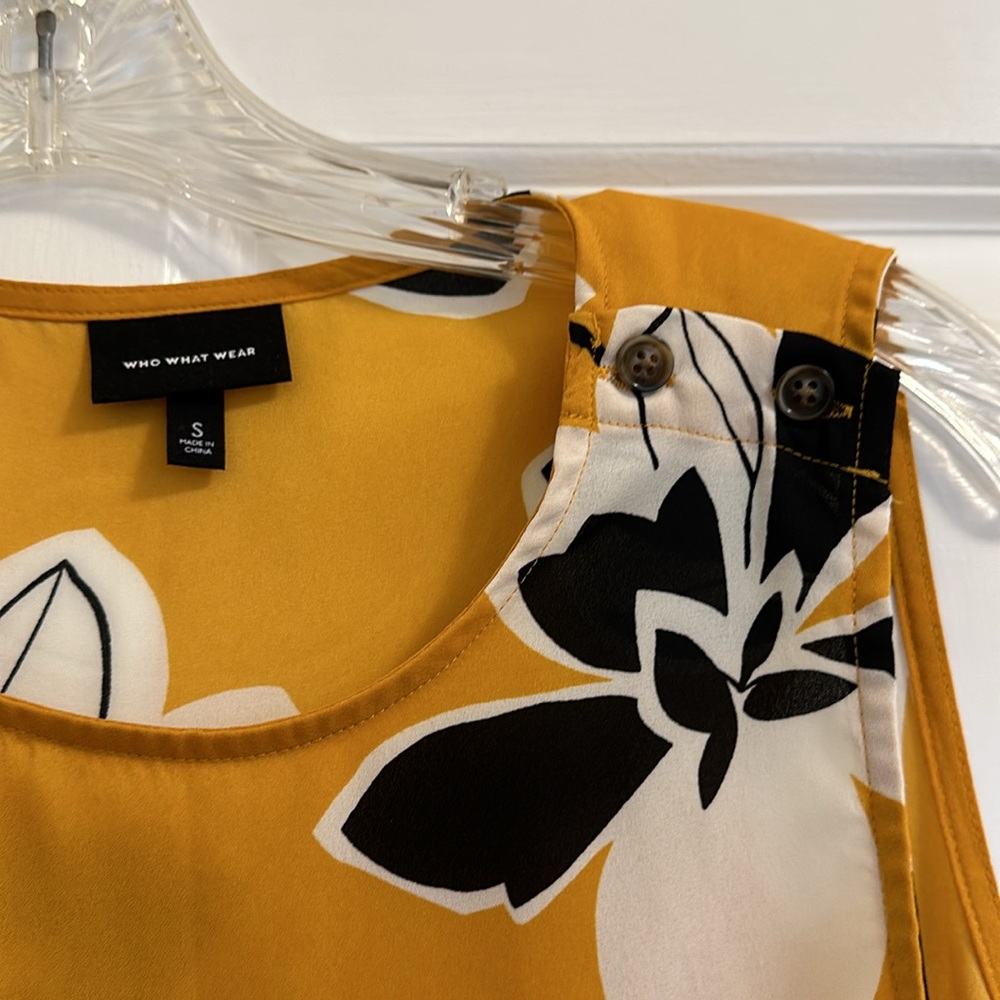 Size S floral blouse